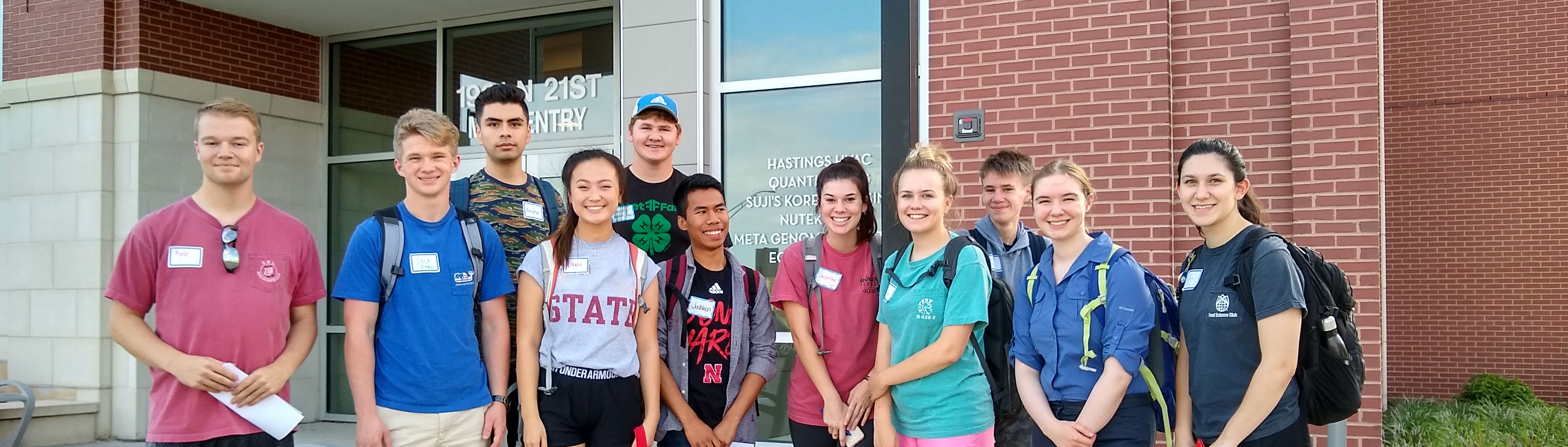 A group of students standing in fron of the Food Innovation Center